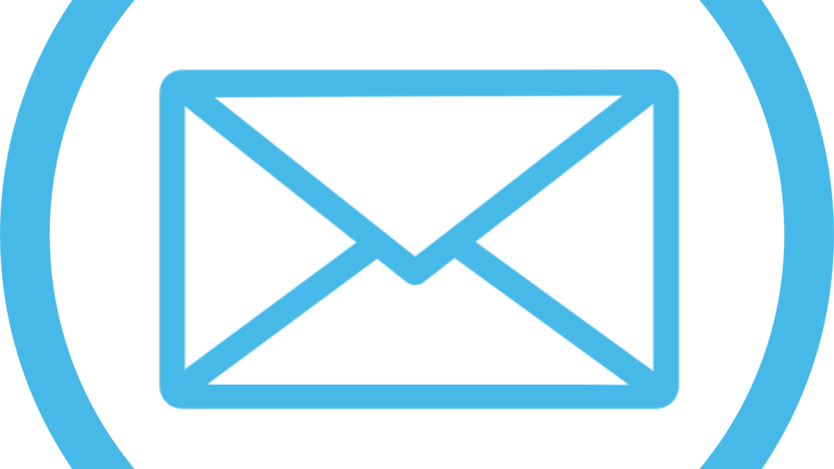 Tablette affichant un email promotionnel avec coupon de réduction et icône de panier d'achat